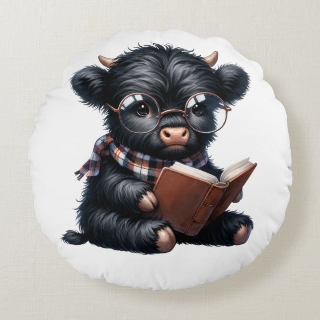 Black Highland Cow Reading A Book Rund Kudde (Framsidan)
