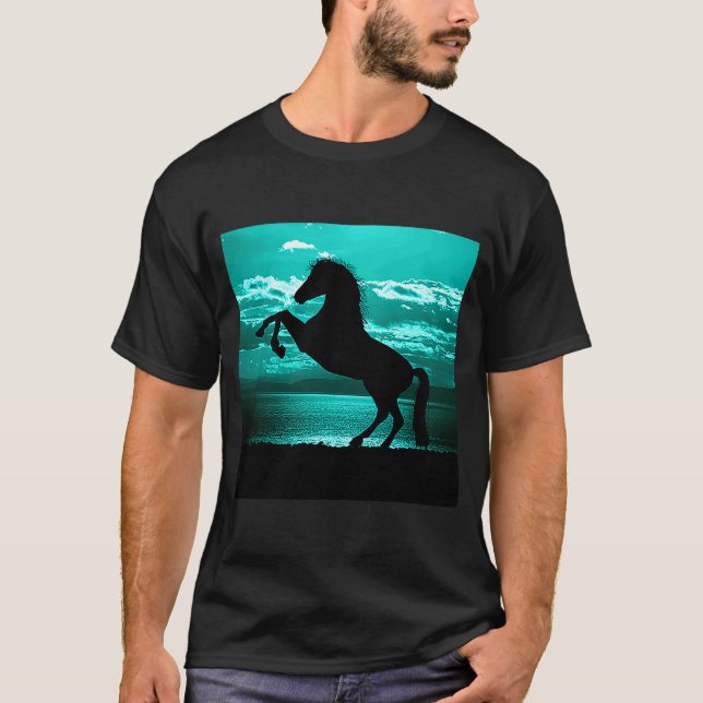 Black Horse Rearing Turcos Himlar T Shirt (Framsida)