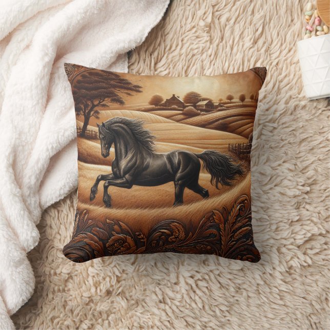 Black Horse vid Sunset i Countryside Kudde (Filt)