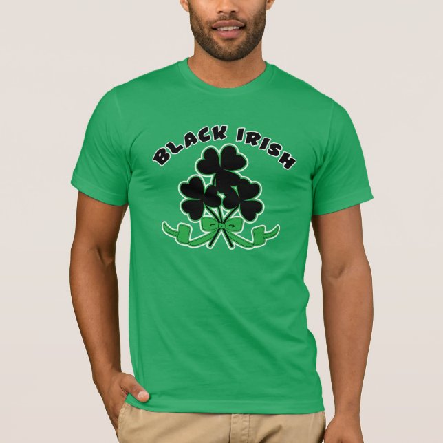 Black Irish med Black Shamrocks St patrick's day T Shirt (Framsida)