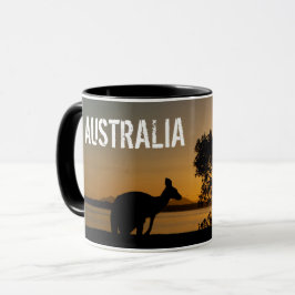 Black kangaroo vid sunset i Australien Mugg