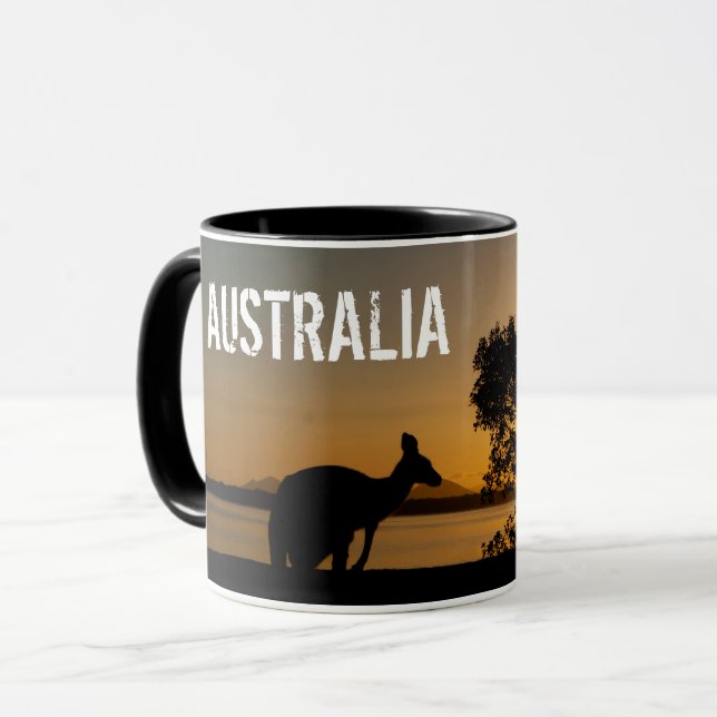 Black kangaroo vid sunset i Australien Mugg (Framsida vänster)