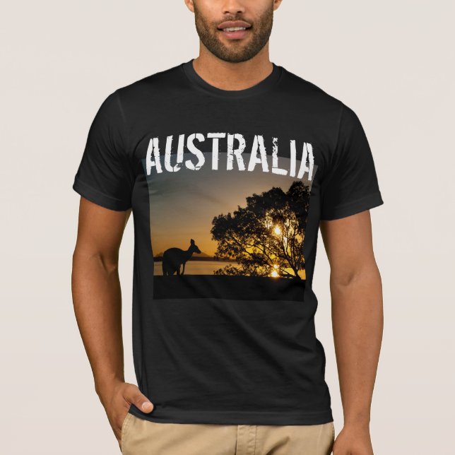 Black kangaroo vid sunset i Australien T Shirt (Framsida)
