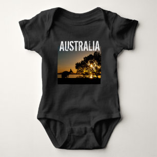 Black kangaroo vid sunset i Australien T Shirt