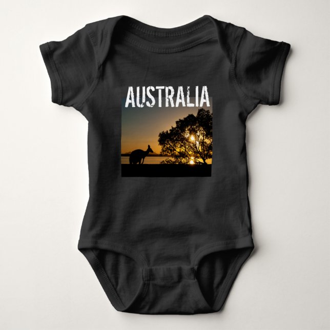 Black kangaroo vid sunset i Australien T Shirt (Framsida)