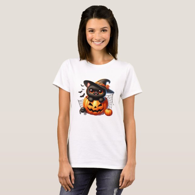 Black Kitten i en Halloween-pumkin T Shirt (Hel framsida)