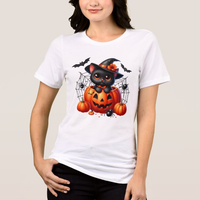 Black Kitten i en Halloween Pumpkin T Shirt (Framsida)