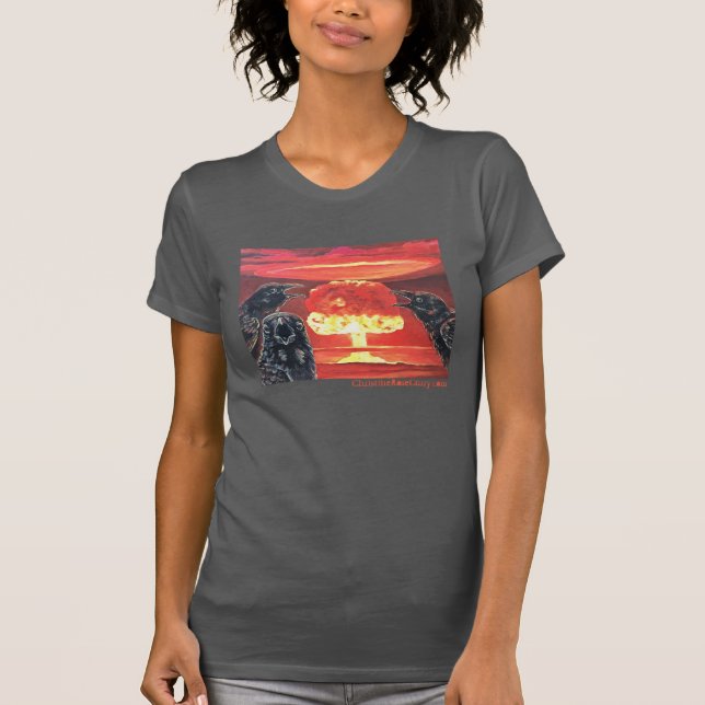 Black Kråkas Yelling at Nuclear Mushroom Cloud T Shirt (Framsida)