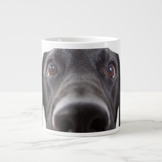 Black Labrador Closeup Porträtt Jumbo Mugg (Framsidan)