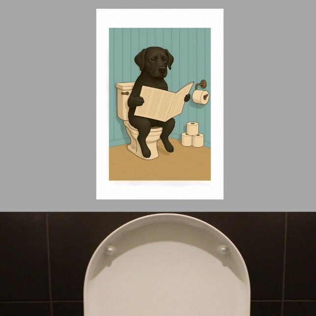 Black Labrador Läsning av tidningen Toilet Poster (Black Labrador Reading Newspaper on Toilet Poster by Ricaso. Fun humor print for dog lovers)