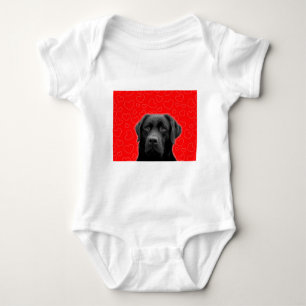 Black Labrador med Red Hearts T-shirt