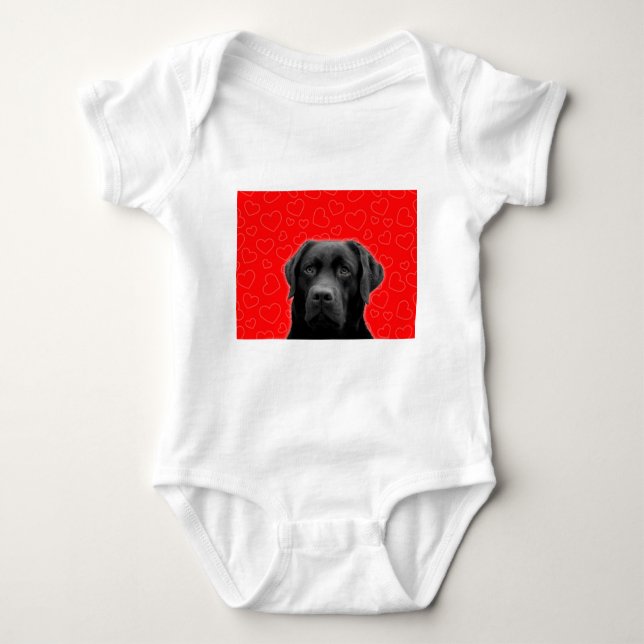 Black Labrador med Red Hearts T-shirt (Framsida)