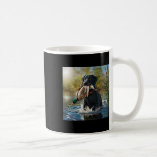 Black Labrador Retriever Hund som jagar Ankor i en Kaffemugg
