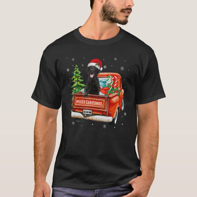 Black Labrador Retriever Ride Red Lastbil jul T Shirt (Framsida)