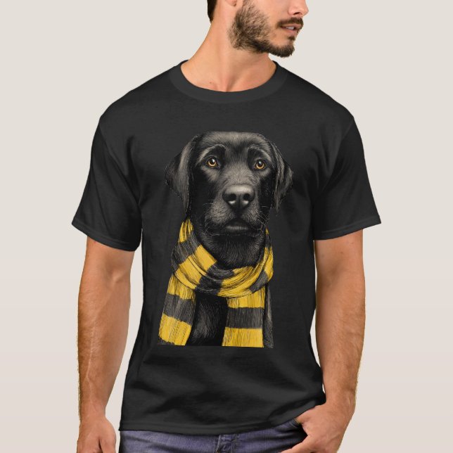 Black Labrador Retriever Wearing a Scarf T Shirt (Framsida)