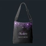 Black lila glitter monogram initialer glamoral axelväska<br><div class="desc">En svart bakgrund för eleganten. Dekorerad med damm från lila faux glitter. Anpassa och lägg till ditt första namn,  monogram initialer och fullt namn. Namn är skrivet med ett handskript i stil.</div>