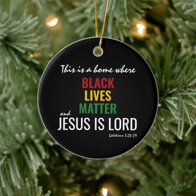BLACK LIVES ÄRENDE | JESUS ÄR LORD JULGRANSPRYDNAD KERAMIK (Träd)