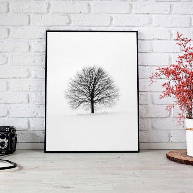 Black Lone Leafless Träd på vinter Poster (#zazzlemade #treewallart #wintertree #leaflesstree #blacktree #treeartforwall#treeautumn#baretree )