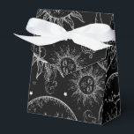 Black Magic Vintage Celestial Sol Måne Stars Party Presentaskar<br><div class="desc">Anpassa för alla händelser. Matchande objekt är tillgängliga.</div>
