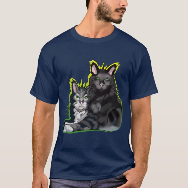 Black maine coon cat bröder med grönt ögon t shirt (Framsida)