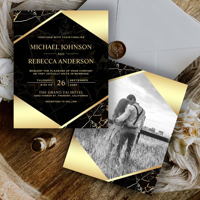 Black Marble Photo Budget Wedding Invitation (Skapare uppladdad)