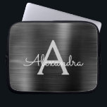 Black Metallic Modern Stainless Steel Monogram Laptop Fodral<br><div class="desc">Svart och Grått Faux Stainless Steel Metallic Foil Modern och Elegant Monogram Sleeve. Den här monogrammade personligen laptop sleeve kan anpassas så att den omfattar ditt första och första namn och gör en perfekt jul- eller födelsedagsgift.</div>