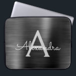Black Metallic Modern Stainless Steel Monogram Laptop Fodral<br><div class="desc">Svart och Grått Faux Stainless Steel Metallic Foil Modern och Elegant Monogram Sleeve. Den här monogrammade personligen laptop sleeve kan anpassas så att den omfattar ditt första och första namn och gör en perfekt jul- eller födelsedagsgift.</div>