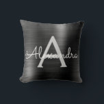 Black Modern Brushed Metall Monogram Namn Kudde<br><div class="desc">Modern och Elegant Black Foil Brushed Metall Monogram Namn och Initial Pillow. Kudden gör perfekten födelsedag eller julklapp till någon som dekorerar hennes rum i stil.</div>
