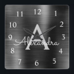 Black Modern Elegant Metallic Monogram Namn Fyrkantig Klocka<br><div class="desc">Modern och Elegant Black Faux Stainless Steel Foil Monogram Namn och First Personlig Anpassningsbar Wall Clock. Wall Clock ger perfekten till någon som kärlek trendig chic metallisk deka till ge som julgåva eller födelsedagspresent.</div>
