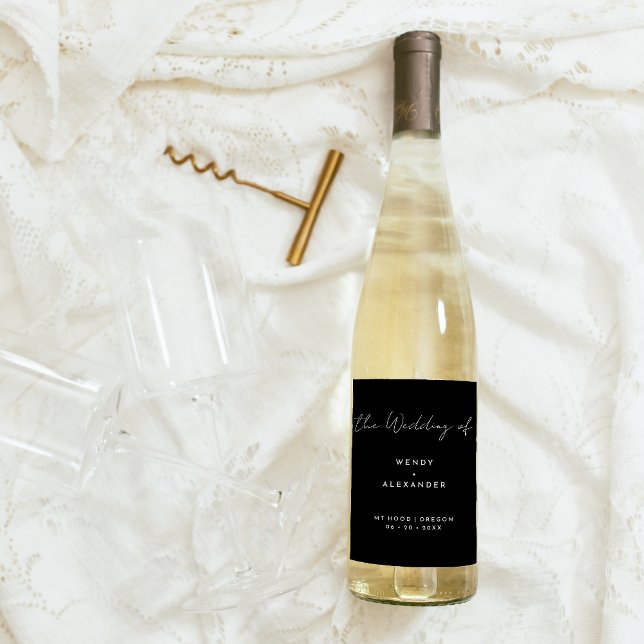 Black Modern Script Bröllop Vinflaska Etikett (Skapare uppladdad)