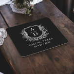 Black Monogram Bröllop Blommigt Vapensköld Elegant Underlägg Papper Kvadrat<br><div class="desc">Lägg till en elegant till firande med det moderna Monogram Bröllop Vapensköld Square Papper Underlägg. Dessa underlägg har en sofistikerad utformning av monogram vapensköld och är perfekt för bröllop, förlovningsfester eller möhippor. Snyggtens kvadratiska form och högkvalitativ, absorberande papper skyddar yta samtidigt som du förbättrar din dekoration. Anpassa med initialerna och...</div>
