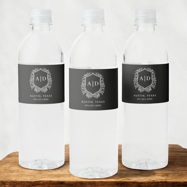Black Monogram Bröllop Blommigt Vapensköld Vattenflaskor Etikett (Skapare uppladdad)
