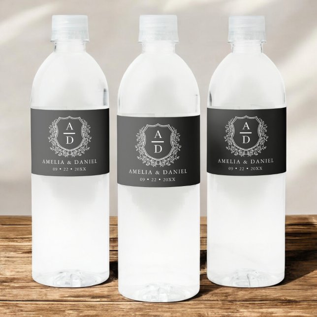 Black Monogram Bröllop Blommigt Vapensköld Vattenflaskor Etikett (Skapare uppladdad)