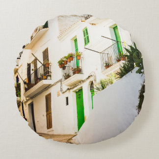 BLACK MOTORCYCLE NÄRA WHITE WALL BYGGER I DAYTI RUND KUDDE