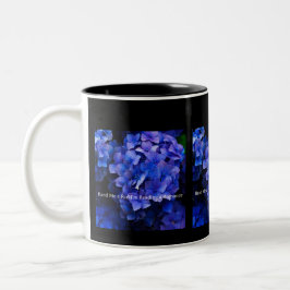 Black mugg med lila hydrangeas