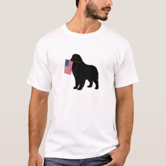 Black Newf Hund Holding USA flagga - 4:e patriot i T Shirt
