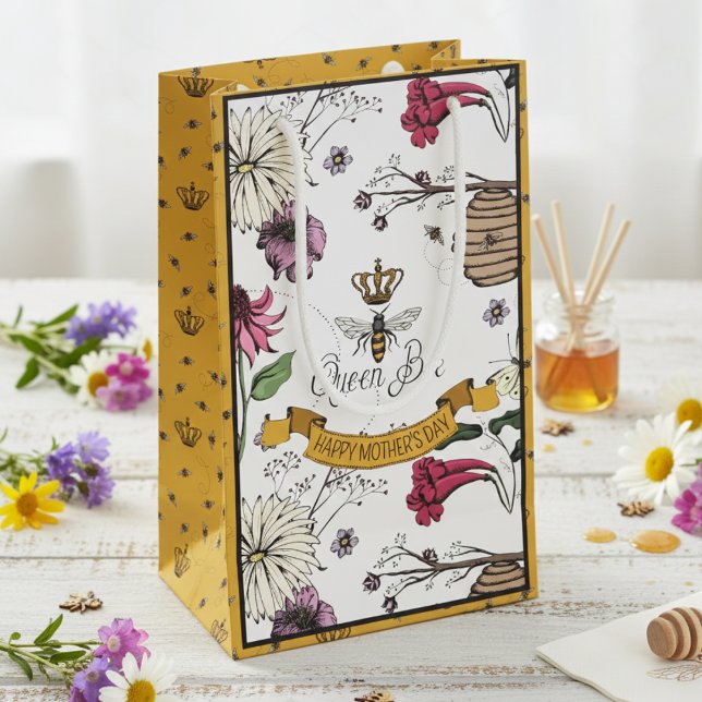 Black och Guld Queen Bee Mors dag Photo (Vintage Queen Bee Gift Bags. Floral Honeybee, Beehive & Flowers Pattern in Black for Mother's Day)