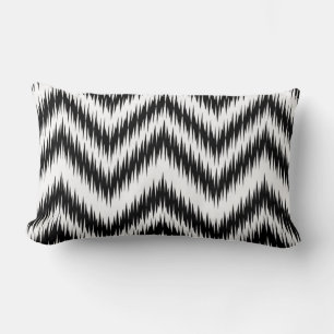 BLACK OCH WHITE IKAT CHEVRON MÖNSTER PILLOW LUMBARKUDDE