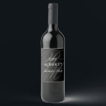 Black Onyx, minimalistiskt monogram Bachelor Party Vinflaska Etikett<br><div class="desc">Det här är en vin-etikett för Bachelor-partiet lägga till Groom namn och efternamnet initialer. Etiketten har svart onyx-bakgrund med skript för vit elegant. Utformningen är minimal,  enkel,  klassisk och elegant</div>
