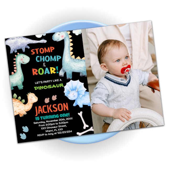 Black Orange Dinosaur Birthday-inbjudningar med fo Inbjudningar (Black Orange Dinosaur Birthday Invitations w photo)