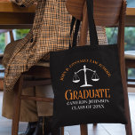 Black Orange Law School Student Personlig Tygkasse<br><div class="desc">Den moderna personligen Svart and orange anpassningsbar Law School studenten keepsaké tote väska har klassvis typografi för en klass på 2024 student. Anpassa med ditt studieår under den vita skalan av rättvisa för en minneshögtid eller en advokat som är advokat för personlig.</div>