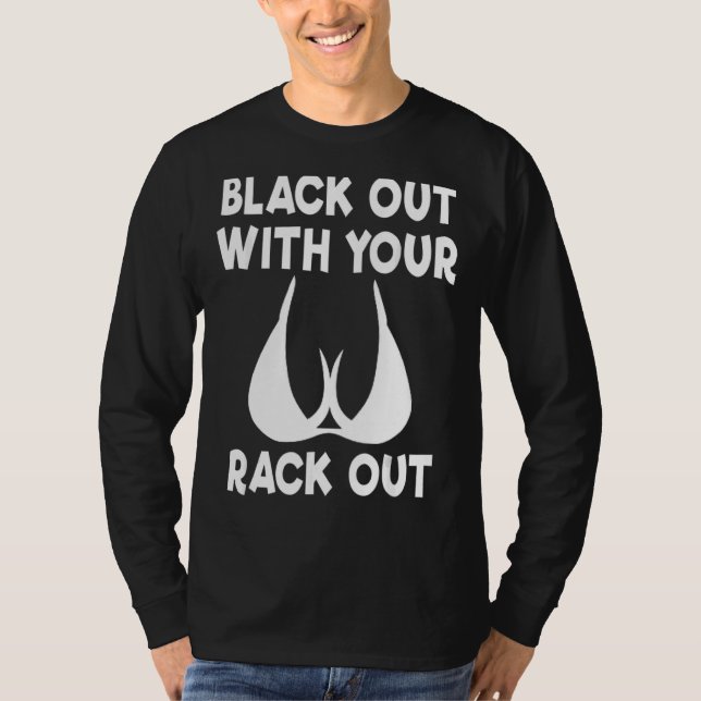 Black Out With Your Rack Out Drinking White Trash T Shirt (Framsida)