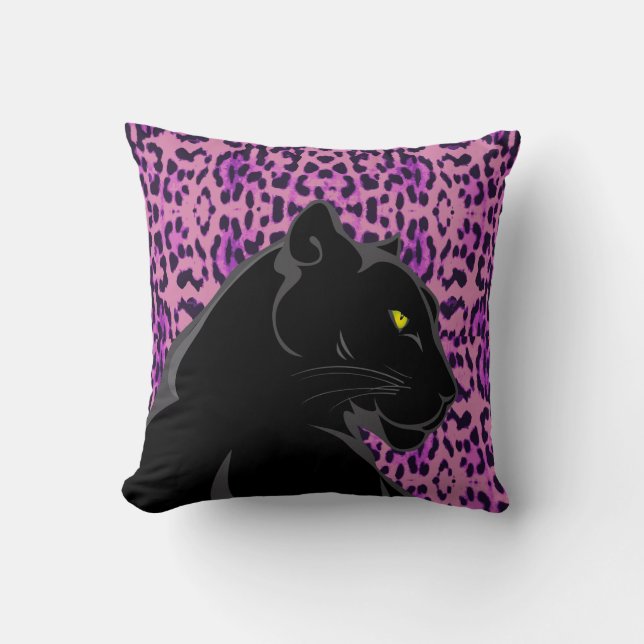 BLACK PANTHER LILA PILLOW KUDDE (Framsida)