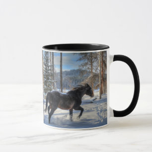 Black Percheron i Winter Snö & Forest Mugg