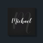 Black personlig Monogram och Namn Canvastryck<br><div class="desc">Personlig Monogram och Family Namn Gift med namn i ett vitt,  modernt typsnitt stil och monogram i grått modernt typsnitt stil som bakgrund på svart bakgrund.</div>