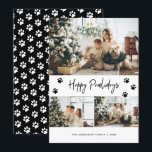 Black Pet Owner Photo Collage Lycklig Pawlidays Julkort<br><div class="desc">Modern svart fotokort för Lycklig Pawlidays med tre foton med handskrivet Julhälsningar på framsidan och en svart bakgrund med fallande snö och tass avtryck på baksidan. Anpassa enkelt det svarta helgdag med foton och text. Det här söta julkortet kan förvandlas till vilken färg som helst med hjälp av designen verktyg....</div>