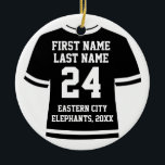 Black Photo Football Soccer Hockey Sports Jersey Julgransprydnad Keramik<br><div class="desc">Replikera sporttröjan med din superstjärniga idrottsmans namn, nummer och team. Underbar för fotbollslag, fotbollsspelare eller hockeyidrottsman! Lägg till texten längst fram på den här personligen under sportsej Jul, Helgdag eller Automatisk prydnad för bilar. Med t-shirt-jersey-form, med blockvarians på framsidan med ditt namn, nummer och personlig/team (eller annat meddelande) och ditt...</div>