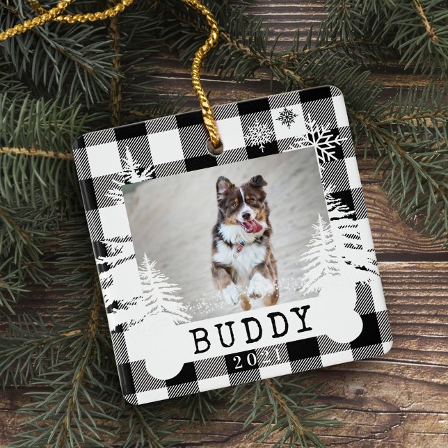 Black Play Rustic Gräs Träd Hund Bone Pet Photo Julgransprydnad Keramik (Black Plaid Rustic Pine Trees Dog Bone Pet Photo Ceramic Ornament)