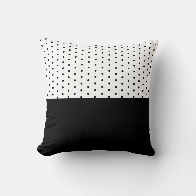 Black polka dots on Throw Pillow Kudde (Framsida)