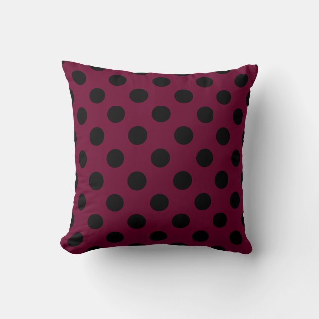 Black polka dots på burgundy kudde (Framsida)